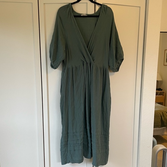 Madewell Dresses & Skirts - Madewell Green Midi Dress